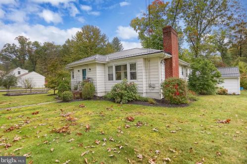 2725 Warm Spg Ave, Huntingdon PA 16652-2303 exterior