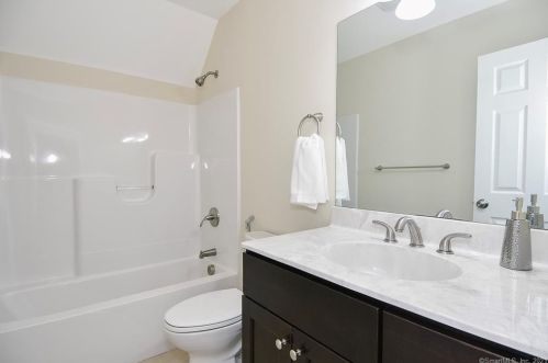 41 Windermere Vlg Rd, Ellington CT exterior