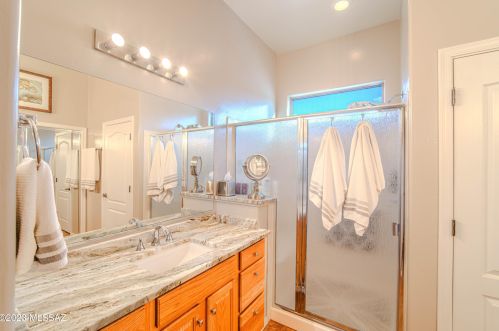 2432 Bassett Peak Dr, Green Valley AZ 85622-8116 exterior