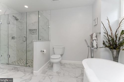 7726 Laurel Leaf Dr, Rockville MD 20854-1768 exterior