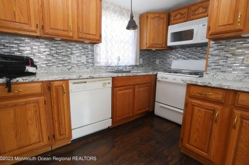 6 Monique Cir, Hazlet, NJ 07730-1543