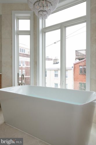 516 21 St, Philadelphia PA 19130-1401 exterior