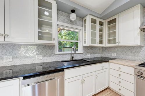 6105 Belfast Dr, Austin TX 78723-1117 exterior