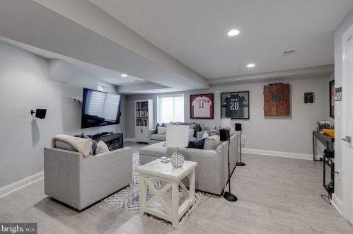 925 Lawrence St, Philadelphia PA 19122-3721 exterior