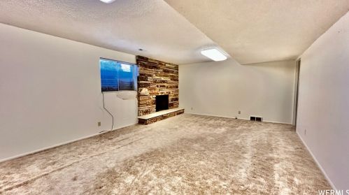 8316 Escalante Dr, Sandy UT 84093-1150 exterior