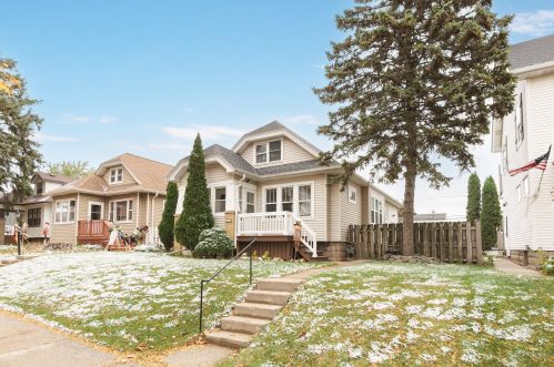 3018 93rd St, Milwaukee WI  53227-3608 exterior