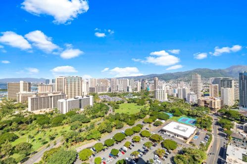 223 Saratoga Rd, Honolulu HI  96815-1942 exterior