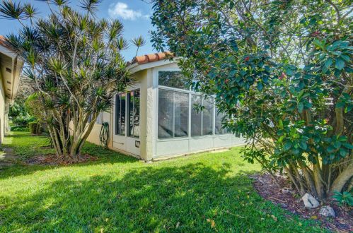 6590 Maybrook Rd, Boynton Beach FL 33437-6411 exterior