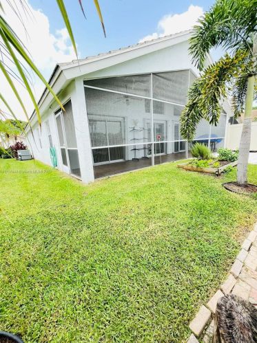 6155 Bay Is Dr, Boynton Beach FL exterior