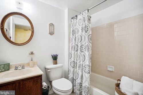 6408 Lacrosse Ln, Glen Burnie MD 21061-8831 exterior