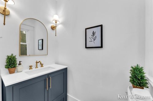 607 Hawthorne St, Grand Rapids MI 49503-3411 exterior