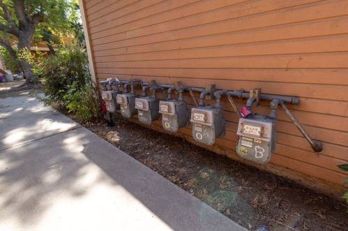 138 Valencia Dr, Fullerton CA 92833-3231 exterior