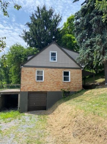 3675 Centralia St, Pittsburgh, PA 15204-1243