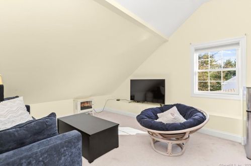 8 Gdn Ln, Westport CT 06880-5316 exterior