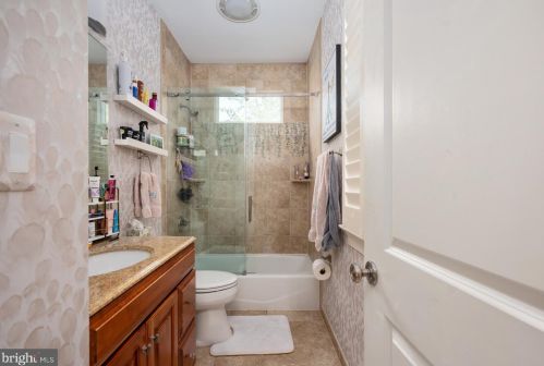 6421 Divine St, Mc Lean VA 22101-4702 exterior