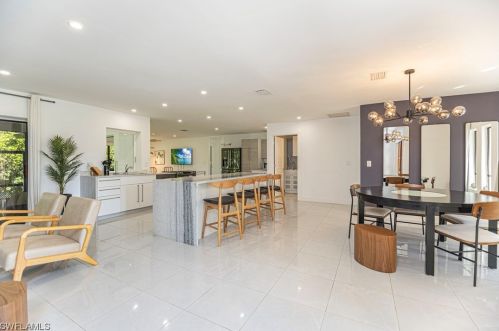 155 Old Tamiami Trl, Naples FL 34110-1170 exterior