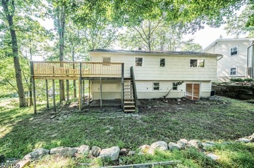 101 Pocono Trl, Hopatcong NJ  07843-1009 exterior