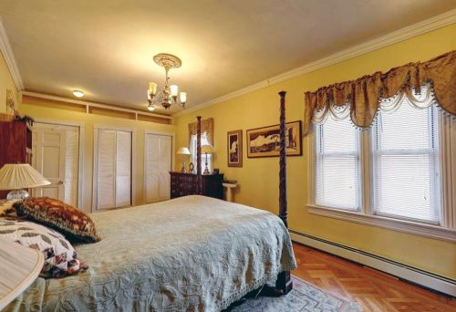 172 Pond St, Woonsocket RI  02895-2007 exterior