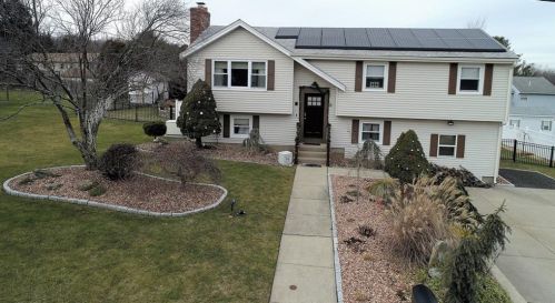 9 Ferncrest Dr, Providence RI 02919-3503 exterior