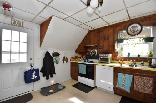 11 Chadwick St, Worcester MA 01605-1236 exterior