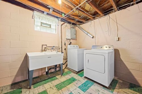 3328 Recker Dr, Pittsburgh PA 15227-4248 exterior