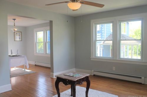 275 Main St, Windsor Locks CT 06096-0025 exterior