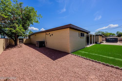 8648 Kenyon Dr, Tucson AZ  85710-4234 exterior