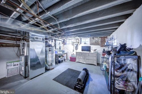 2004 Brandywine St, Philadelphia PA 19130-3204 exterior