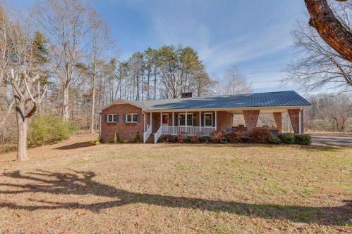 212 Hidden Acres Dr, Ronda, NC 28670-9248