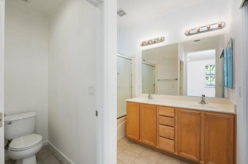 851 Holley Ct, Folsom CA 95630-3518 exterior