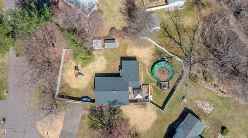 1 Mdw Rd, Enfield CT 06082-6003 exterior