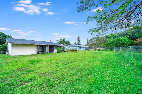 258 Summer Rd, Fort Pierce FL 34983-1731 exterior