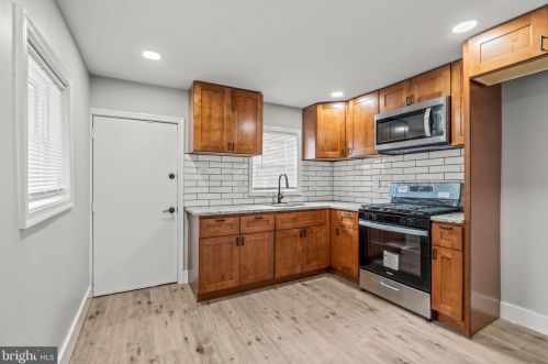 4039 6 St, Philadelphia PA 19140-2502 exterior