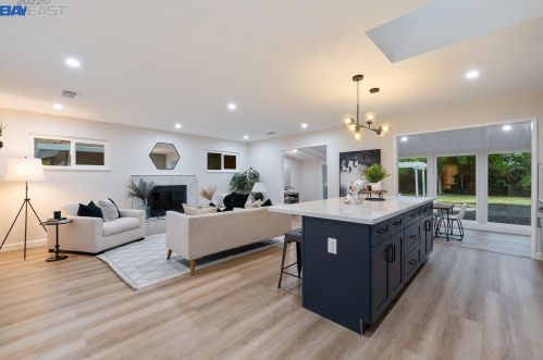 1143 Carey Dr, Concord CA 94520-4337 exterior