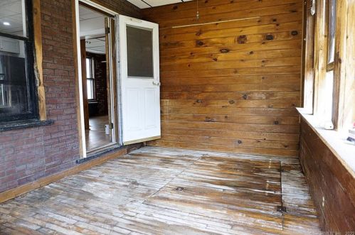 279 Main St, Torrington CT 06790-6946 exterior