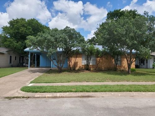 8211 Burrell Dr, Austin TX  78757-8338 exterior