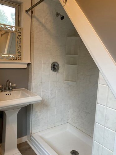 24 Ina St, Springfield MA  01109-2634 exterior