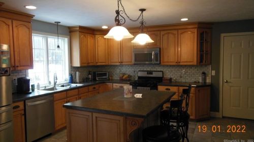 60 Cutler Rd, Killingly CT 06241-1303 exterior