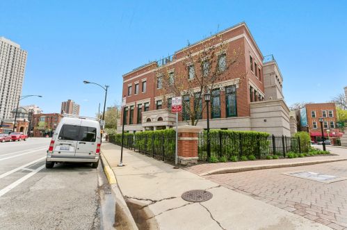 2014 Lincoln Ave, Chicago IL 60614-4598 exterior