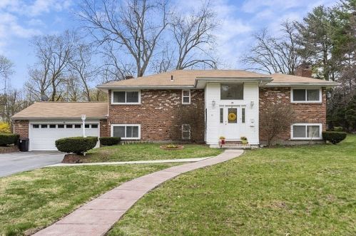 18 Ellis Dr, Worcester, MA 01609-1423