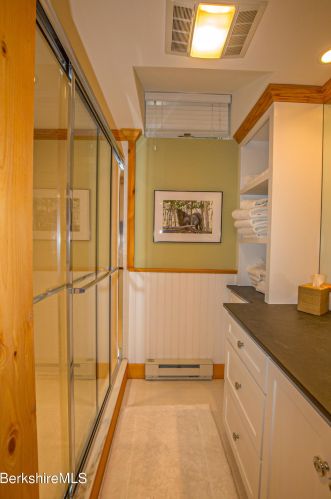 47 Fairwynds Dr, Lenox MA 01240-2729 exterior