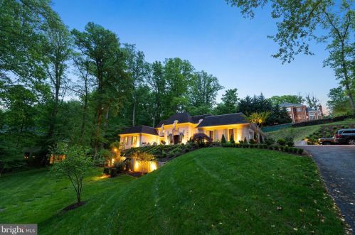 8751 Brook Rd, Mc Lean VA  22102-1507 exterior