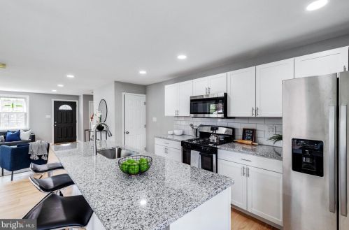 337 Holland St, Chester PA 19022-1011 exterior