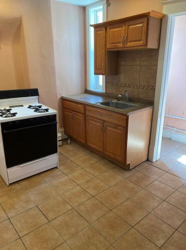 6805 Champlain Ave, Chicago IL 60637-4114 exterior