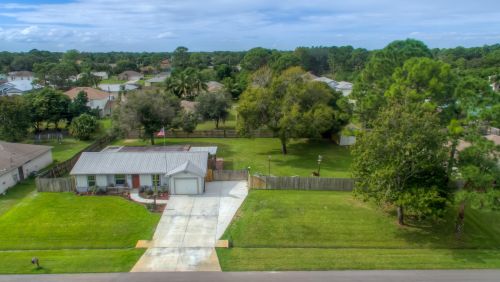 3832 Chicopee St, Fort Pierce FL 34953-5373 exterior