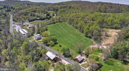 795 Abbottstown Pike, Hanover PA 17331-8235 exterior