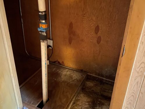 2933 Rochelle Ave, Milwaukee WI  53209-2624 exterior