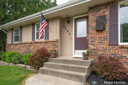 4541 Edgemont Dr, Wyoming, MI