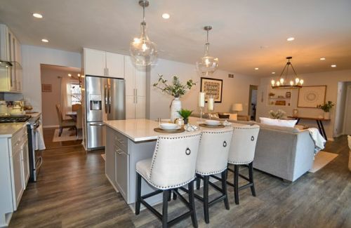 8221 Mohawk Rd, Milwaukee WI 53217-1737 exterior