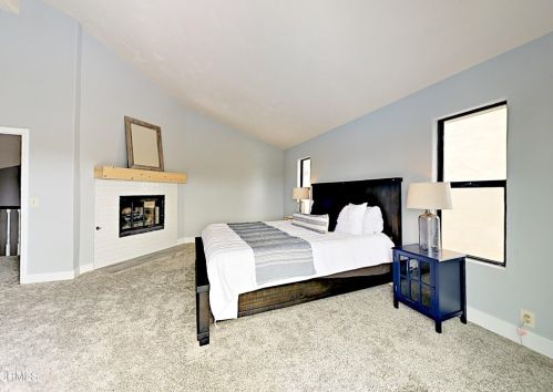 2311 Victoria Ave, Oxnard CA 93035-2969 exterior